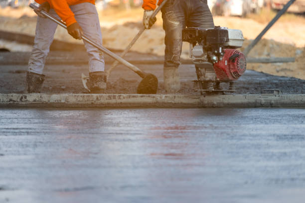 Best Concrete Sidewalk Installation  in Urbana, IL